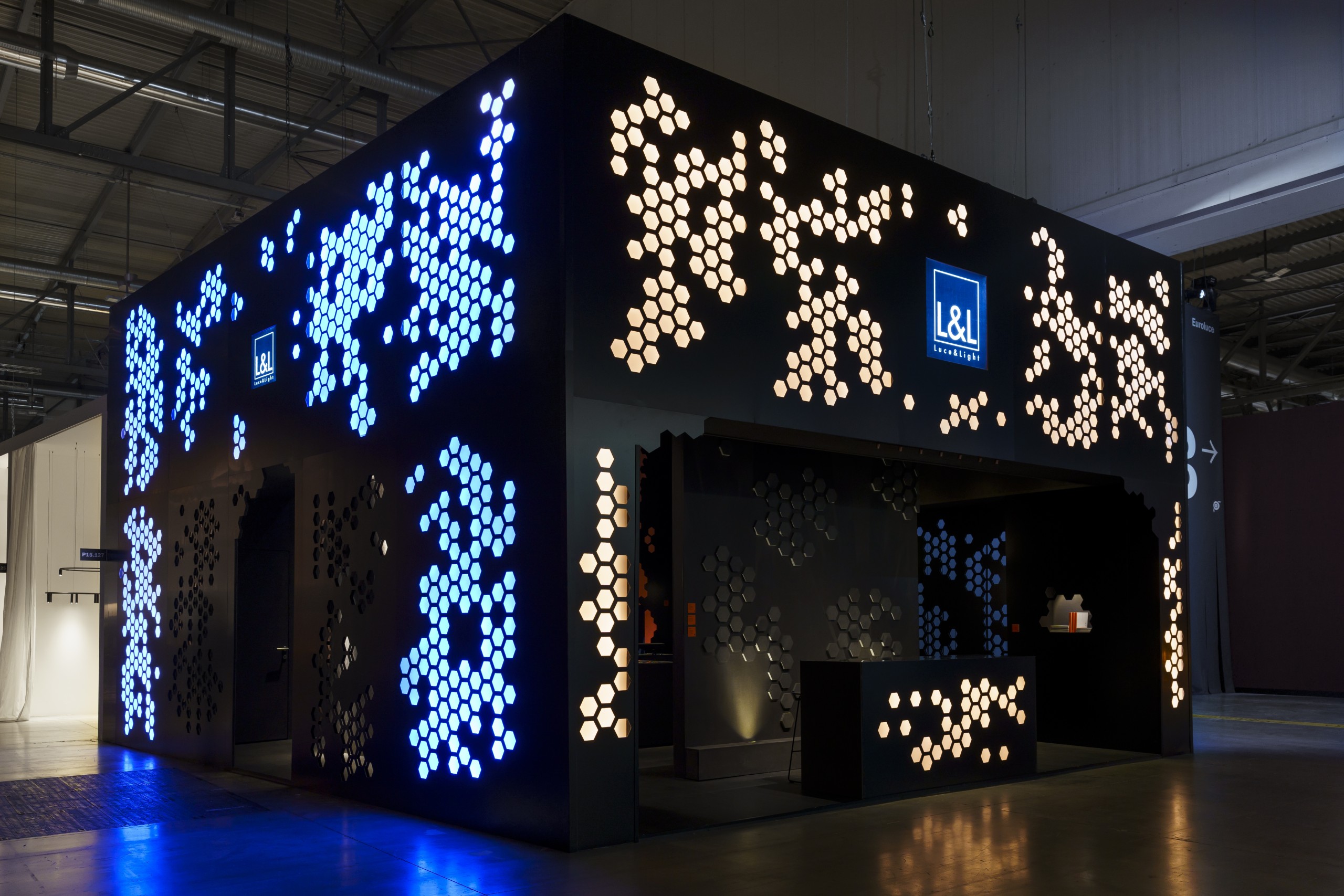 Panoramica stand L&L Salone del Mobile 2023